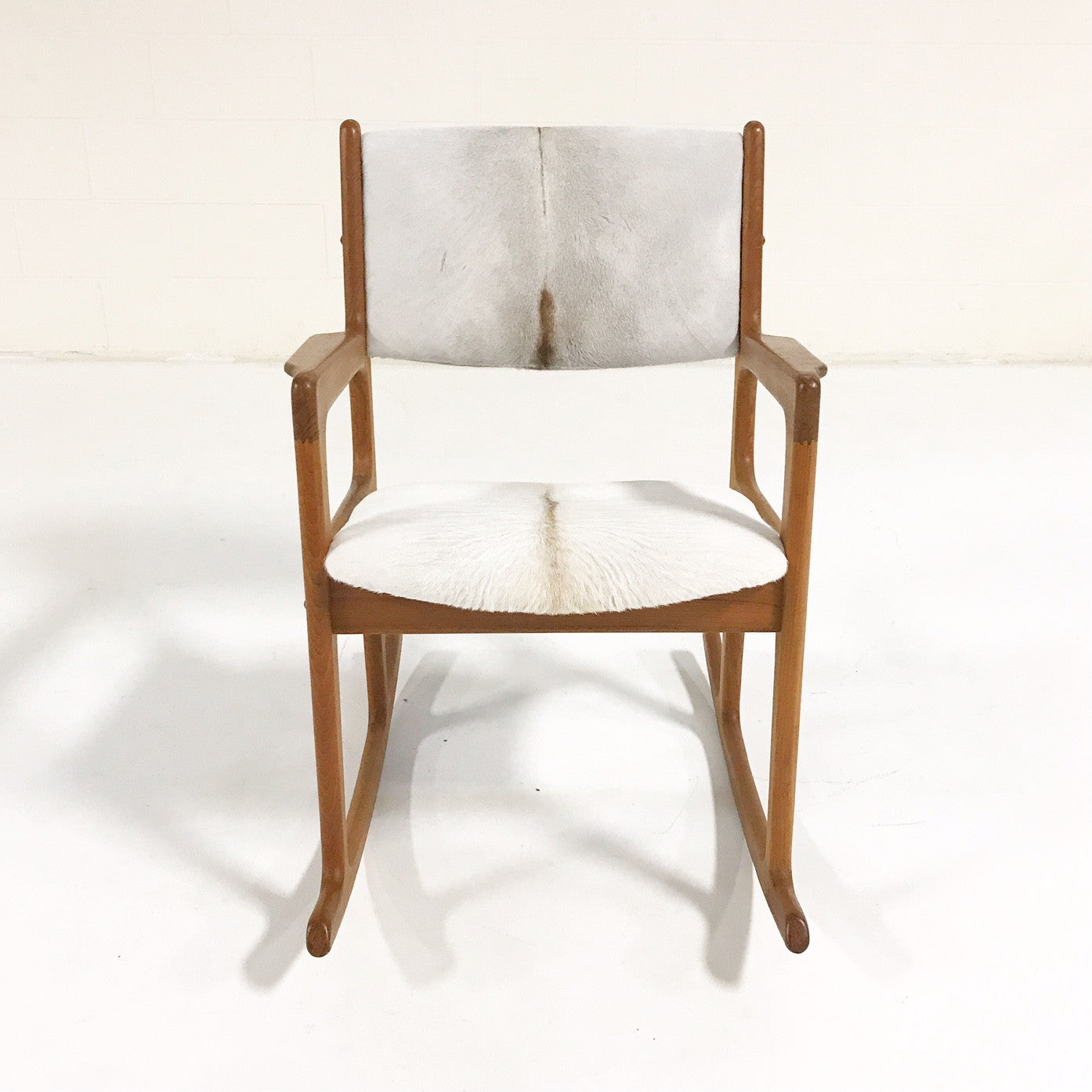 Teak Rocking Chair in Brazilian Calfskin - FORSYTH