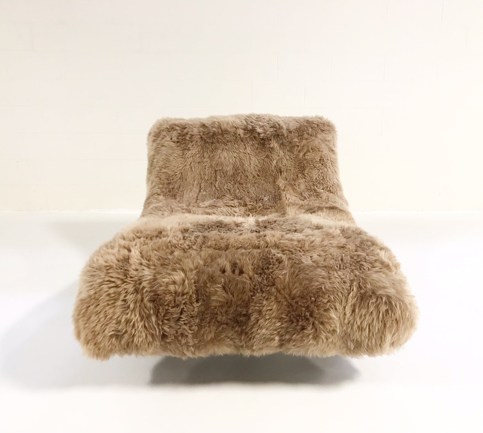 Rocking Wave Chaise Lounge in New Zealand Sheepskin - FORSYTH