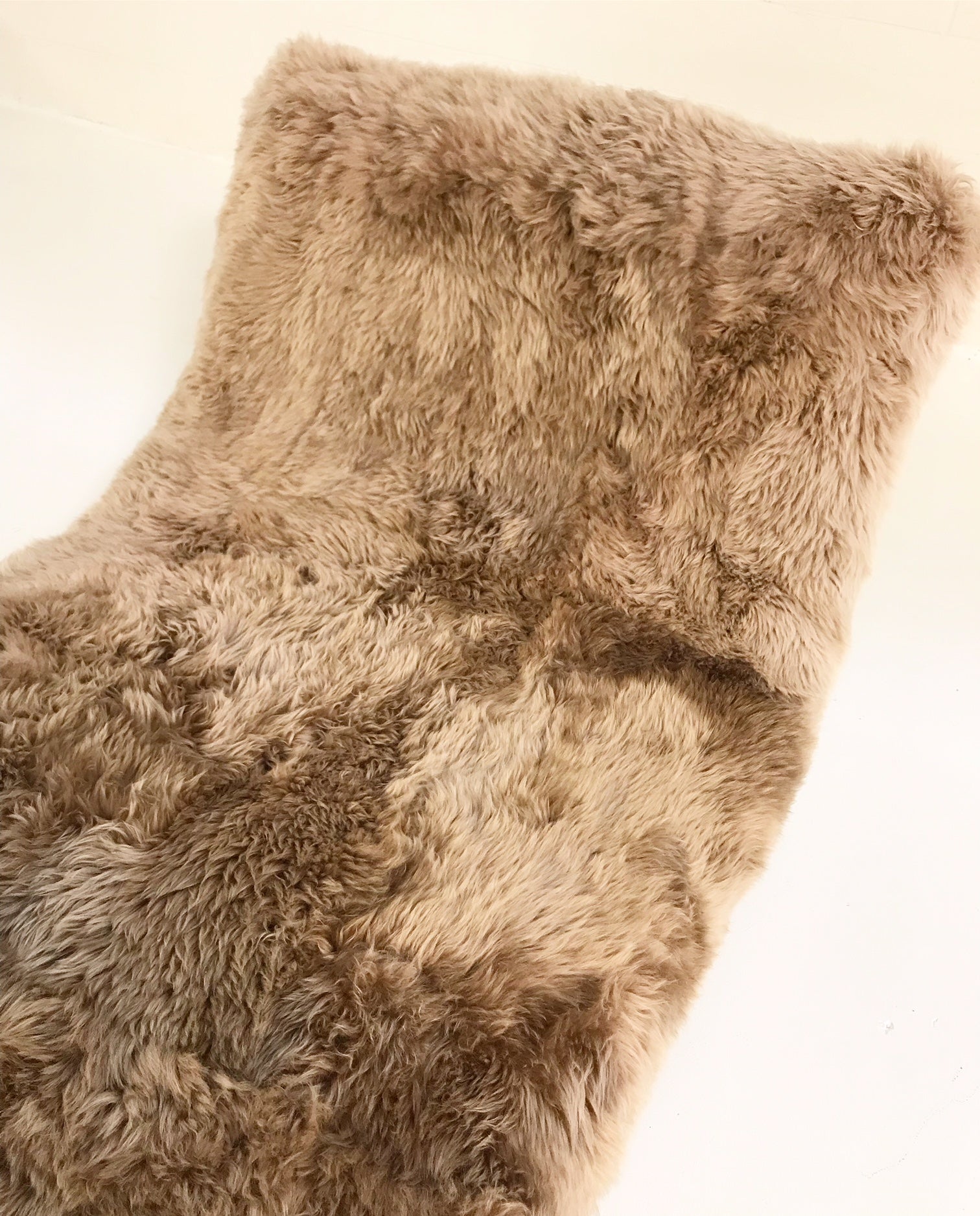 Rocking Wave Chaise Lounge in New Zealand Sheepskin - FORSYTH