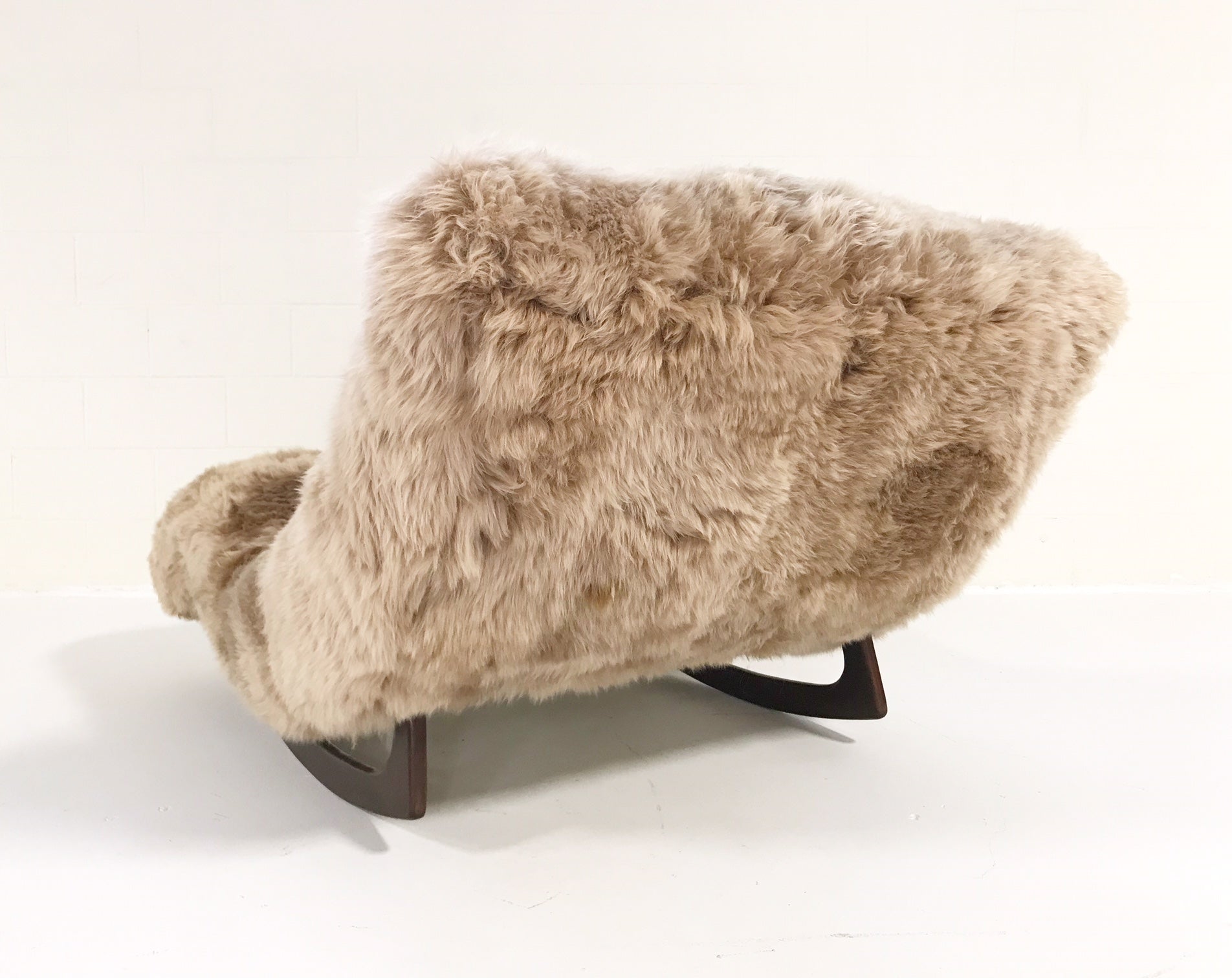 Rocking Wave Chaise Lounge in New Zealand Sheepskin - FORSYTH