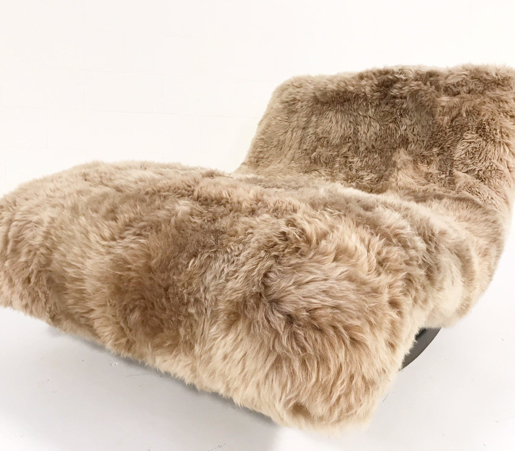 Rocking Wave Chaise Lounge in New Zealand Sheepskin - FORSYTH