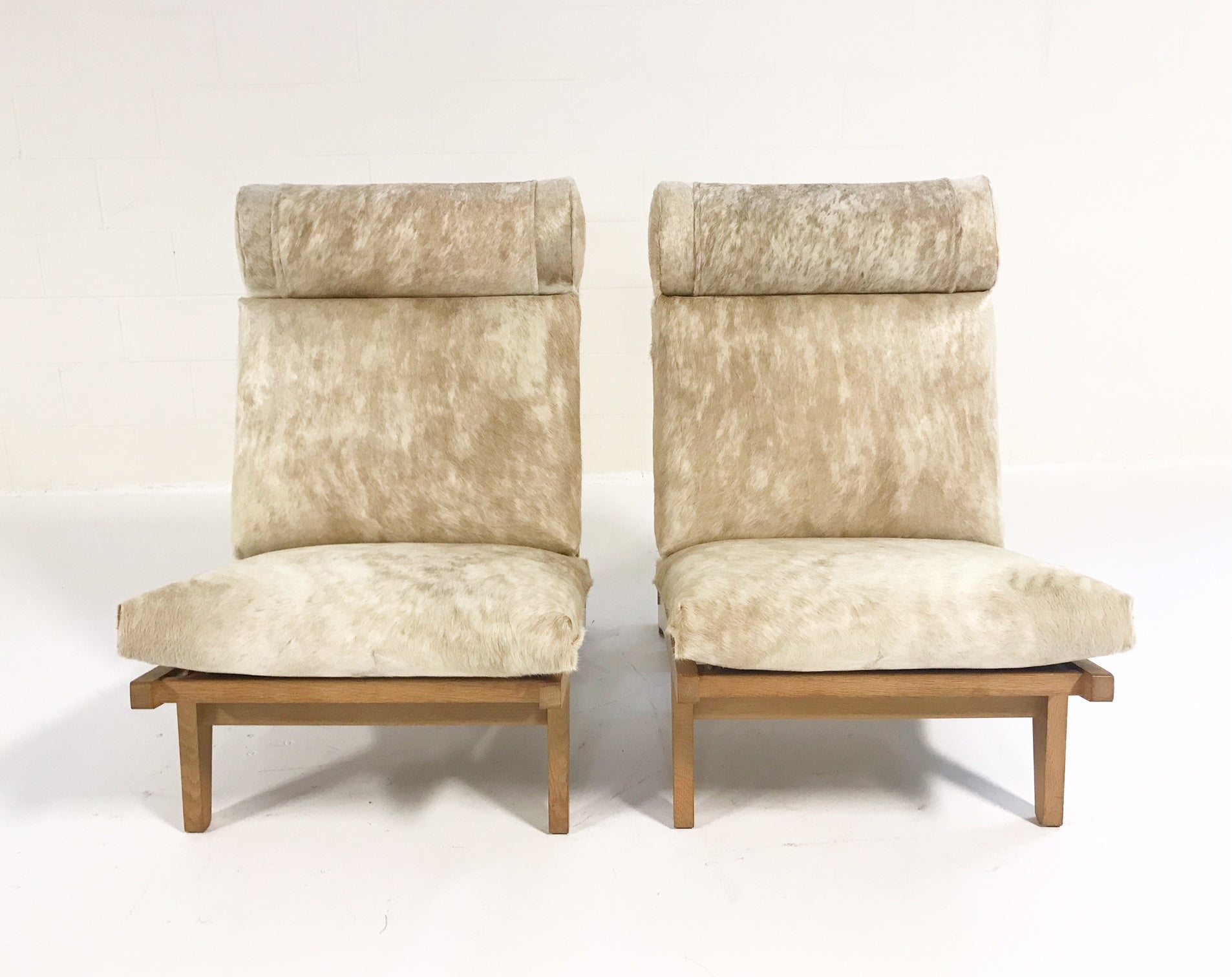 AP71 Lounge Chairs Restored in Brazilian Cowhide, pair - FORSYTH