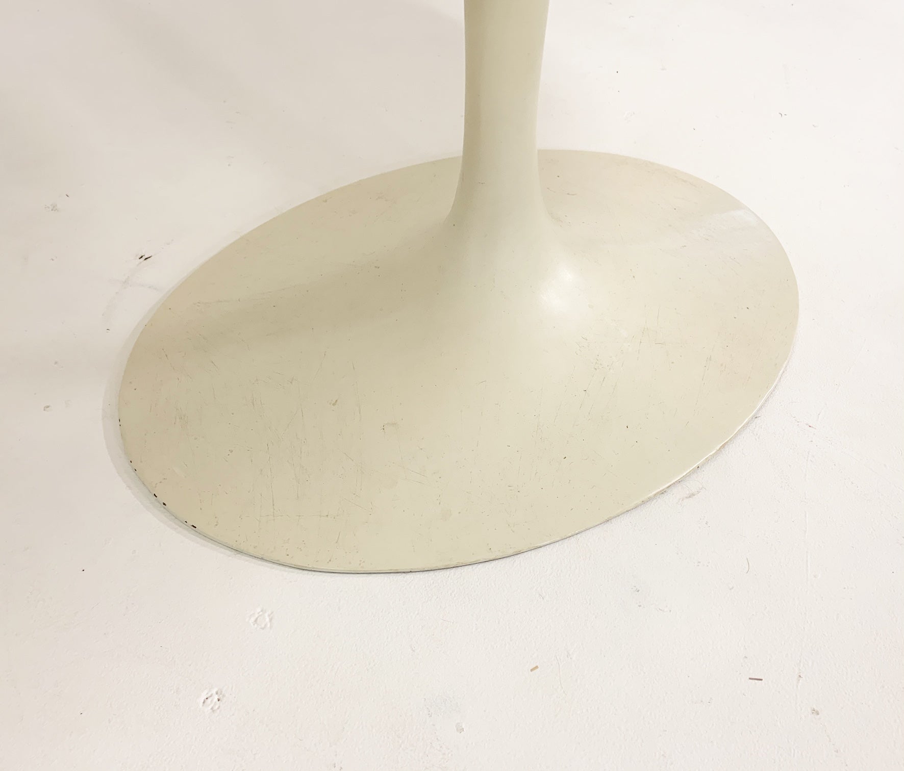 Pedestal Tulip Dining Table - FORSYTH