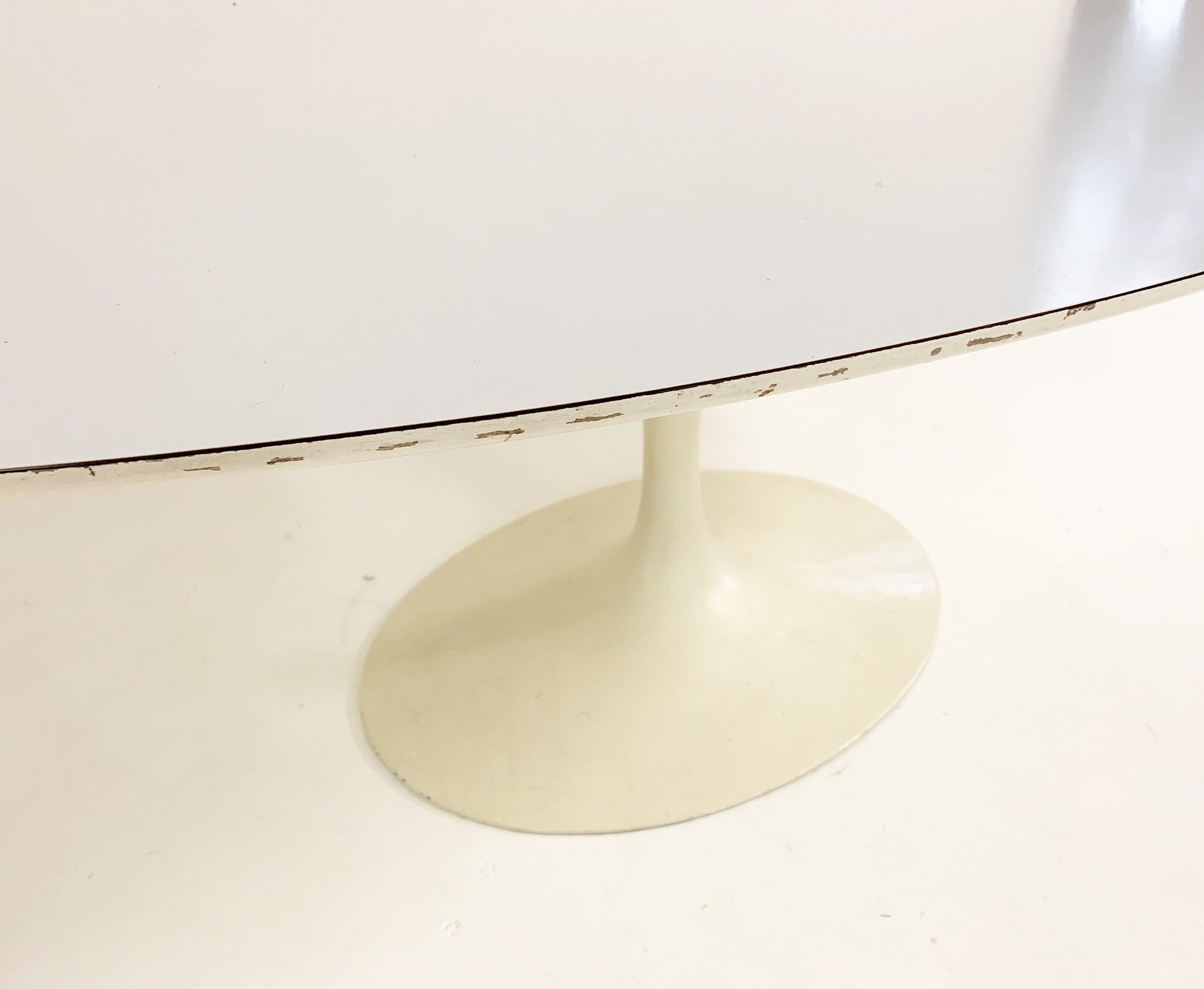 Pedestal Tulip Dining Table - FORSYTH