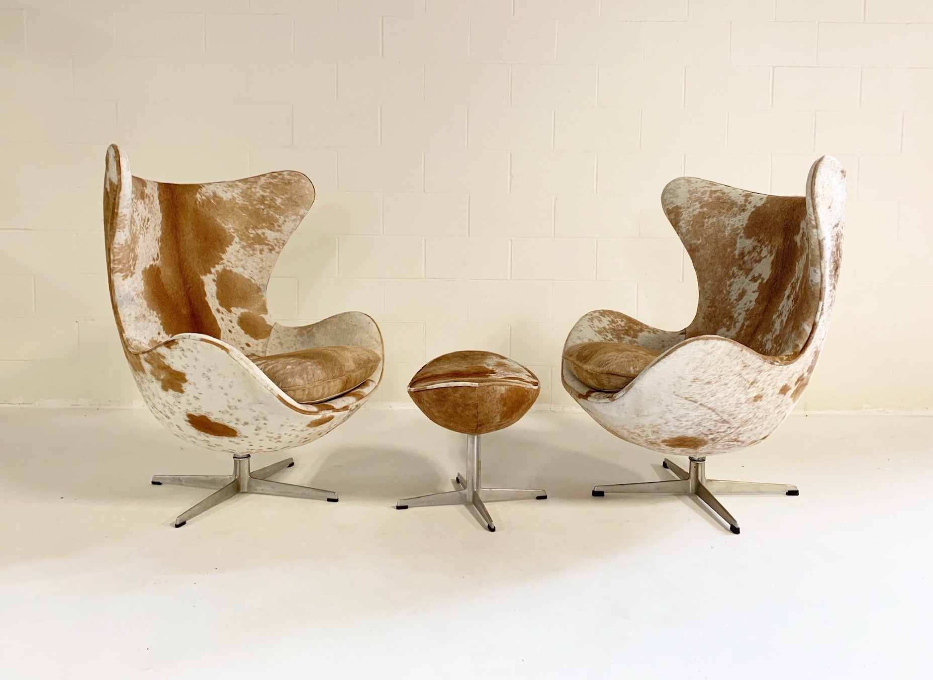 Egg Chairs in Brazilian Cowhide, pair - FORSYTH