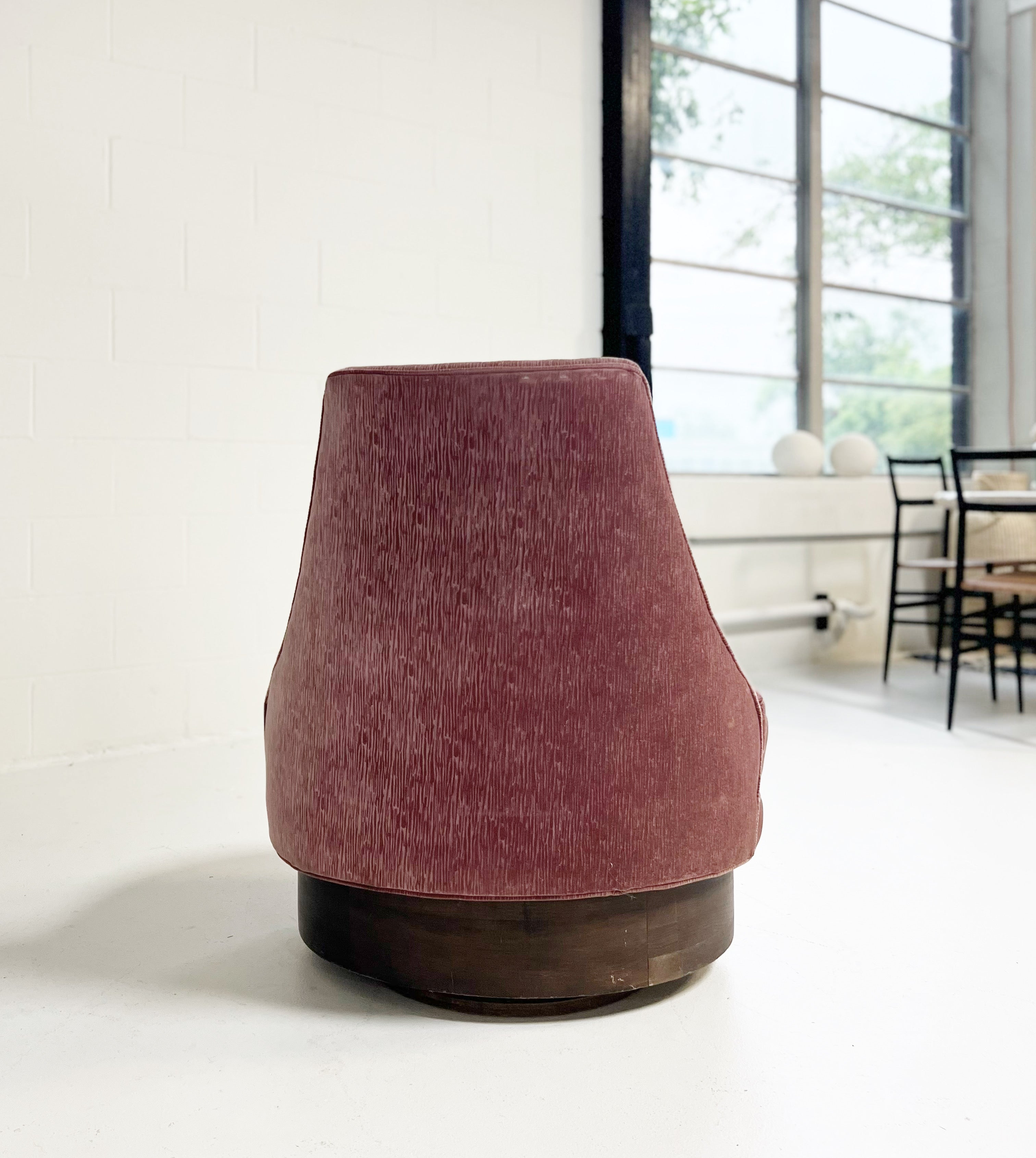 Swivel Lounge Chair